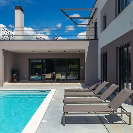 Median Feriehus Pula