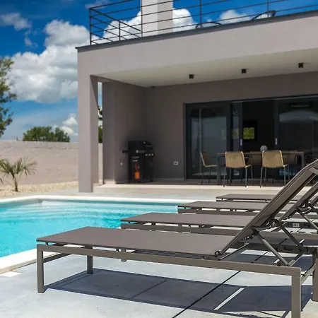 Median Feriehus Pula